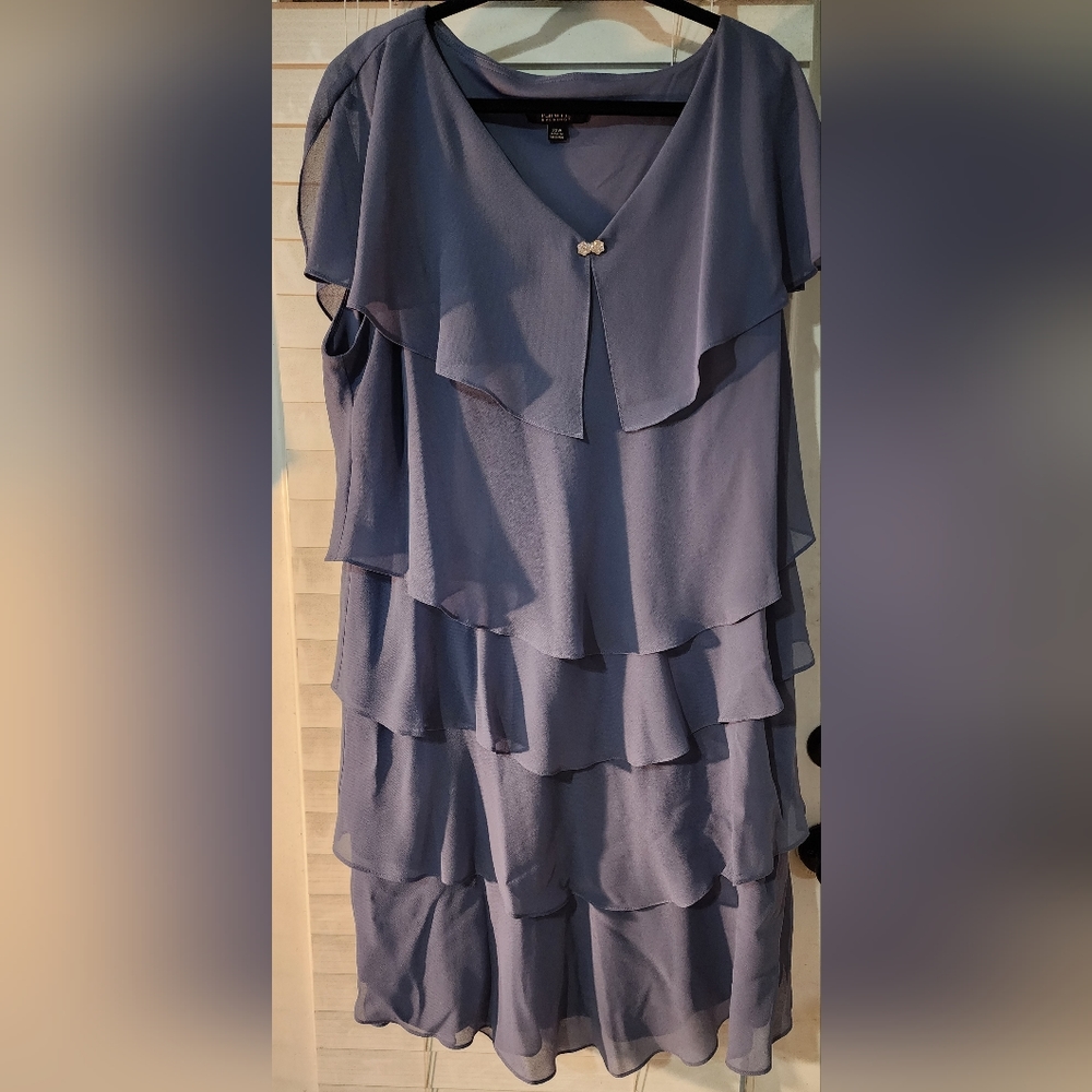 Size 22W: EUC Iginite Evening Ruffle Midi Dress
